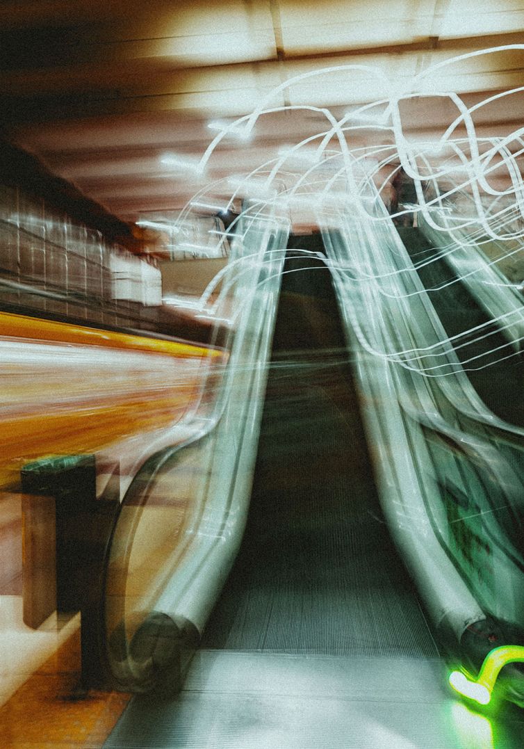 Max Levin. Estación Los Incas - Parque Chas, Línea B