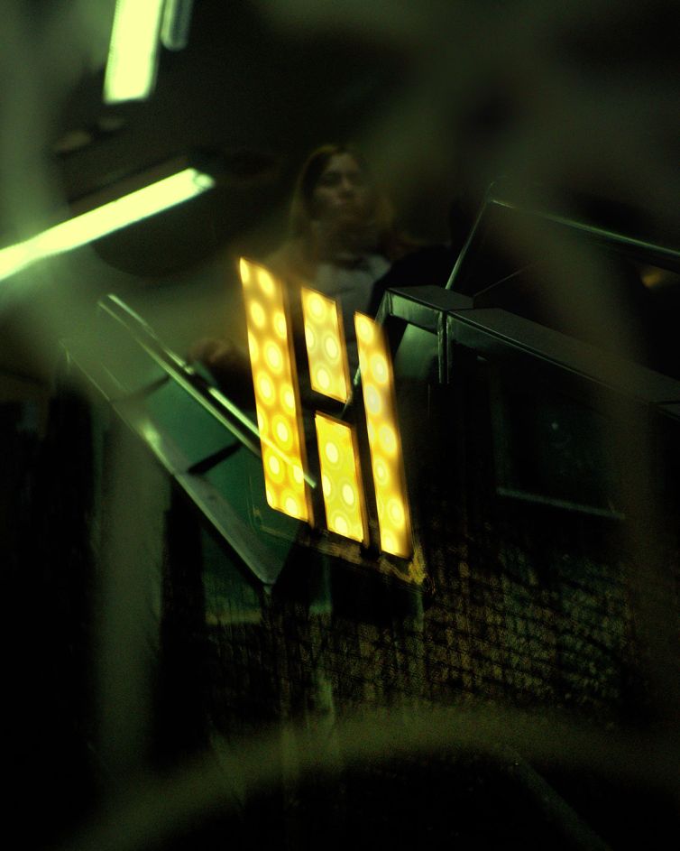 Ariel Orrego. Estación Humberto 1°, Línea H